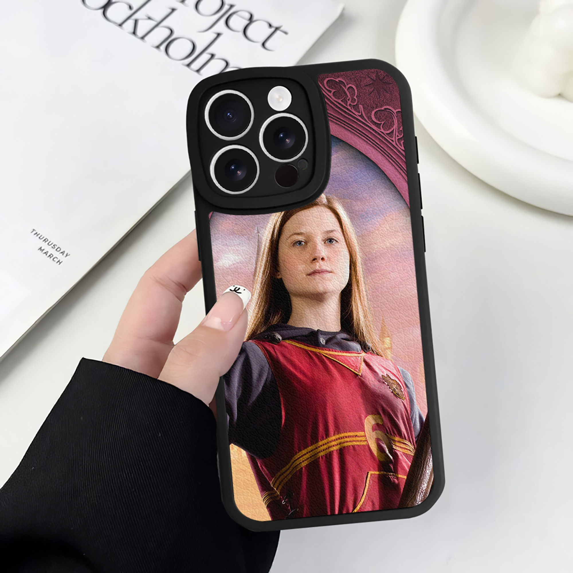 （画像用） Harry Potter ハリー・ポッターシリーズ 【iPhone 16シリーズ対応】シリコンスマホケース（レザー調） 材質：シリコン
